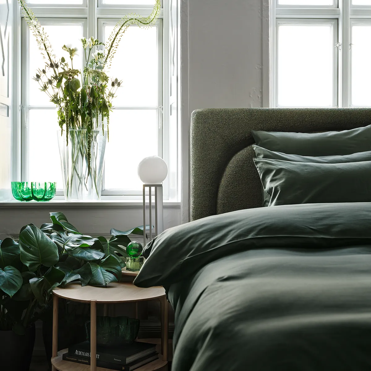 Sustainability doesn't mean sacrificing comfort. Duxiana's beds are renowned for their luxurious feel, providing exceptional support and comfort without using harmful materials. Whether you prefer a firm or soft mattress, Duxiana's customizable options ensure you get the sleep quality you deserve.
